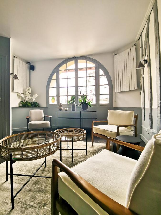 Logis Hotel & Restaurant Du Sauvage La Ferté-Gaucher Eksteriør bilde