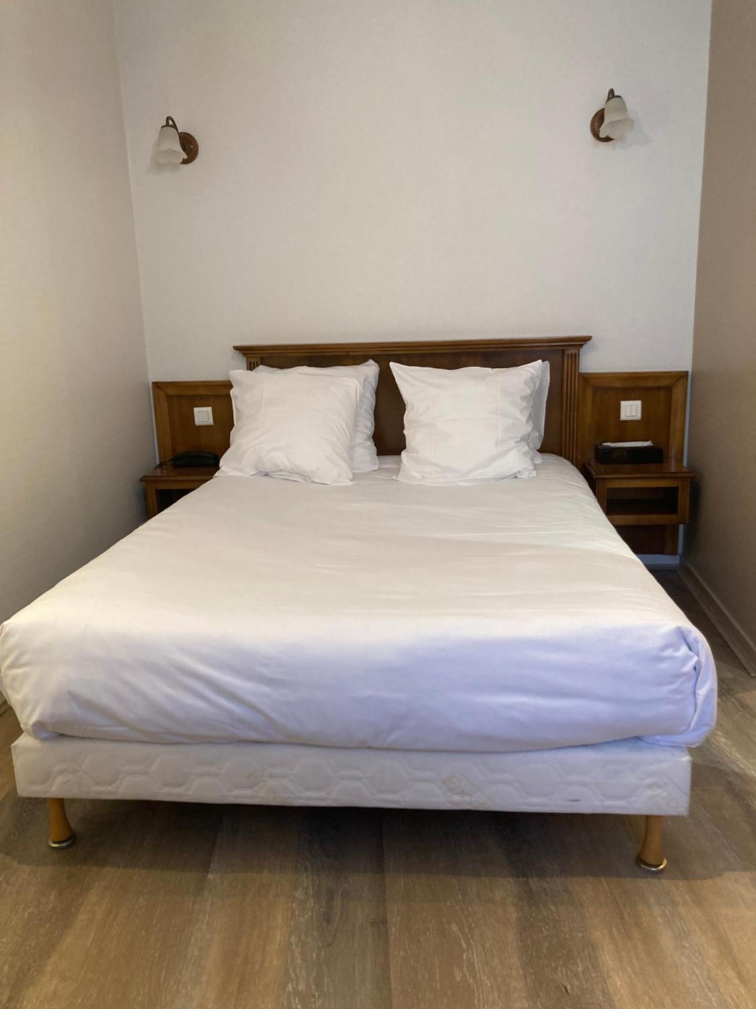 Logis Hotel & Restaurant Du Sauvage La Ferté-Gaucher Eksteriør bilde