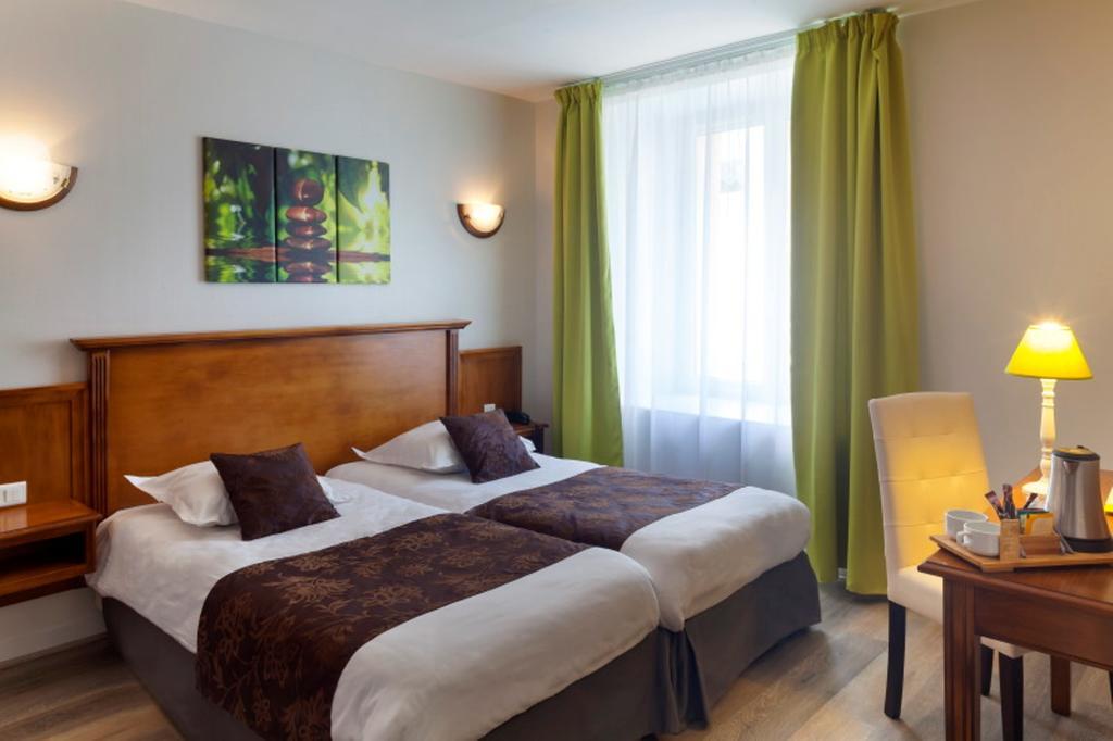 Logis Hotel & Restaurant Du Sauvage La Ferté-Gaucher Eksteriør bilde